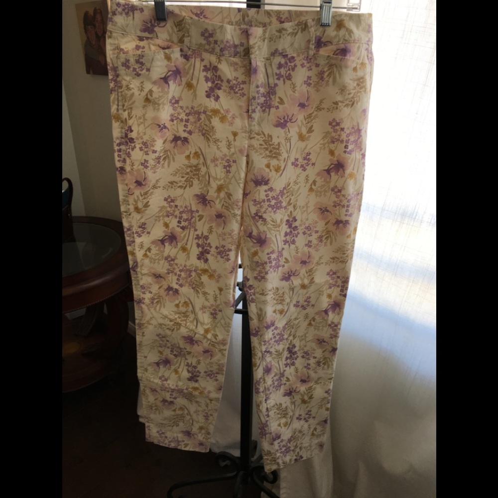 Floral ankle pants